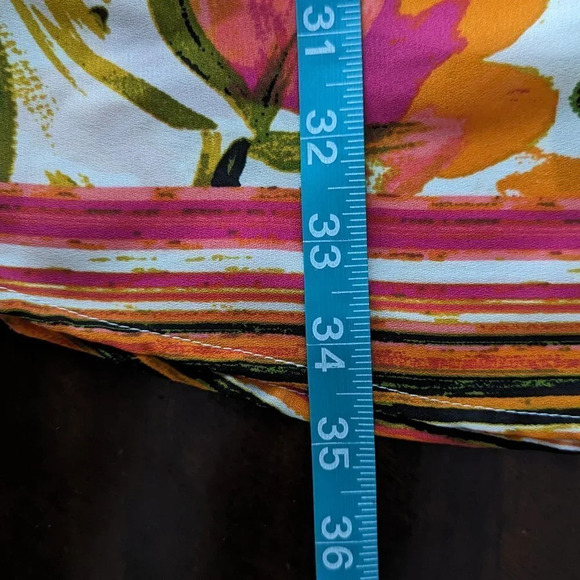 Artsy/ Floral/ Shift Dress with a Cold Shoulder Size Small - Picture 8 of 9